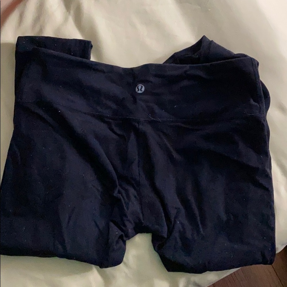 7/8th length black lululemon leggings
